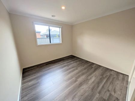 “A Stunning Home With No Carpet!” - Photo 5