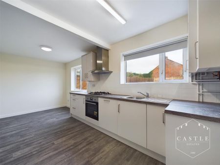 3 bedroom semi-detached house to rent - Photo 4