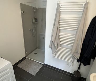 Moderne 2 Zi -Wohnung mit großzügiger Loggia - nahe Milleniumcity (... - Photo 1