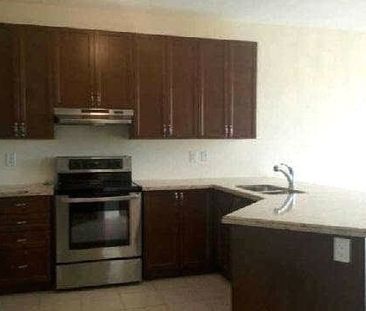 For Lease - 2379 Quetico Crescent, Oakville, Ontario - Photo 2