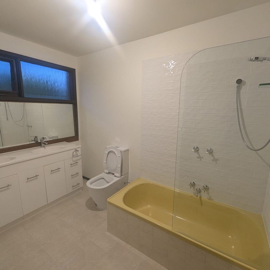 Dandenong North - Photo 1