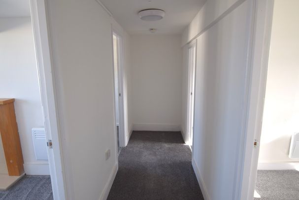 To Let 2 Bed Apartment - Photo 1