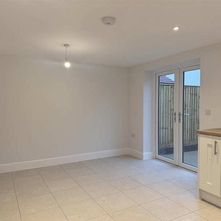 3 bedroom semi-detached house to rent - Photo 1