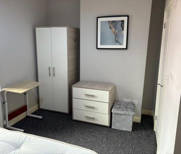 1 bedroom in a house share to rent - Photo 3