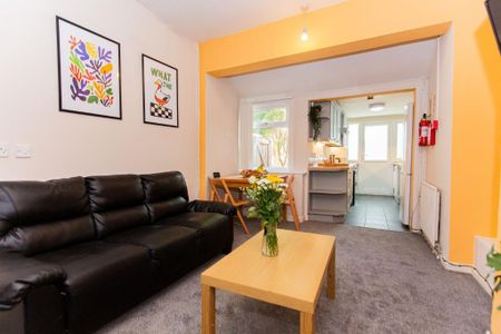 5 bedroom detached house to rent - Photo 4