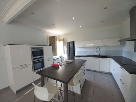 Location Maison 4 pièces 121m² CUGNAUX 31270 - Photo 2