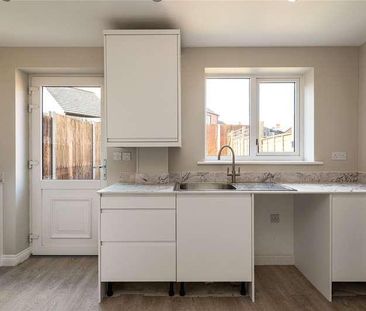 Hirschield Drive, Leybourne, West Malling, Kent, ME19 - Photo 2