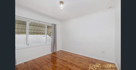 Charming Beachside Family Home in Convenient Location - Photo 5