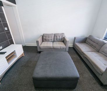 Welton Mount, Hyde Park, Leeds - Photo 1