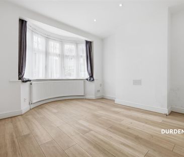 Kingsway, Woodford Green - Photo 1