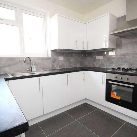 Gainsborough Road, Dagenham, RM8 - Photo 1