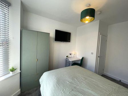 1 bedroom in a house share to rent - Photo 5