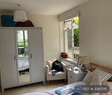 3 bedroom flat to rent - Photo 3