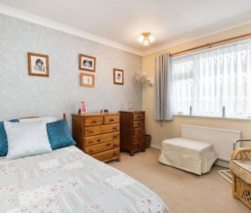 3 Bed Terraced House, Meggeson Avenue, SO18 - Photo 5