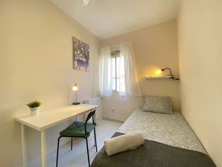 Calle de Valderrobres, Madrid, Community of Madrid 28022 - Photo 4