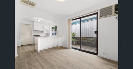 Comfortable Family Home in Leafy Redwood Park - Photo 4