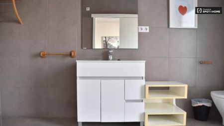 Room in a shared 5-bedroom apartment for rent in Russafa, only students - Photo 5