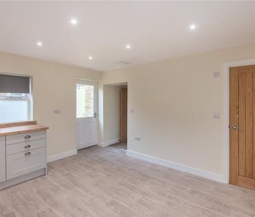 2 bedroom end of terrace house to rent - Photo 4