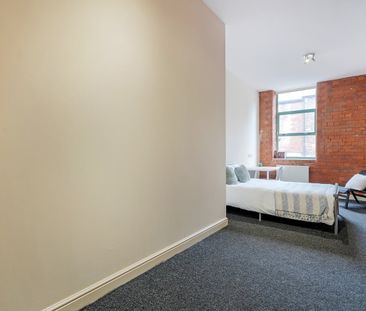 4 Bed Flat, Bells Square, S1 - Photo 3