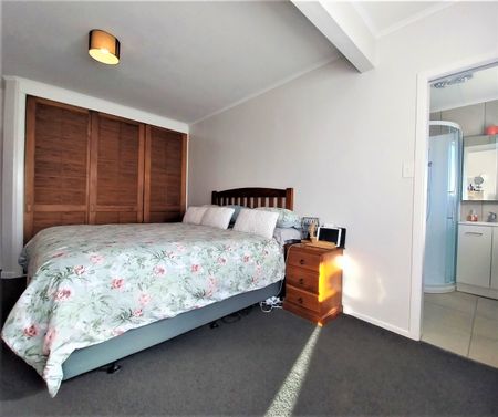 Wonderful Quiet Family Home - Photo 5