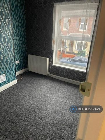 3 bedroom terraced house to rent - Photo 3