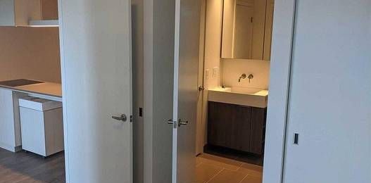 INCREDIBLE VALUE HARBOURFRONT 1 BED CONDO - Photo 2