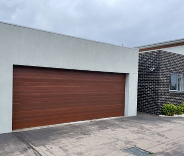 MODERN LOW MAINTENANCE 3 BEDROOM VILLA - Photo 4