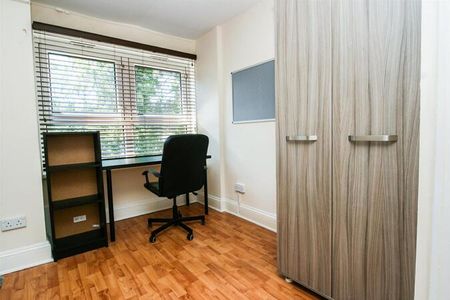 Moss House Close - Photo 2