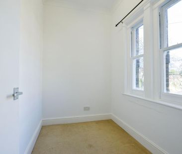 1 bed flat to rent in Baillie Road, Guildford, GU1 - Photo 2