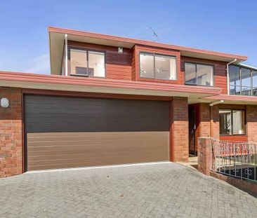 Sunny elevated family home close to Cornwall Park - Photo 4