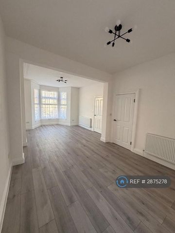 3 bedroom terraced house to rent - Photo 4