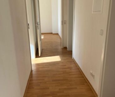 Eine großzügige und helle 4-Zimmer-Wohnung im ruhigen Chemnitz Kapp... - Photo 2