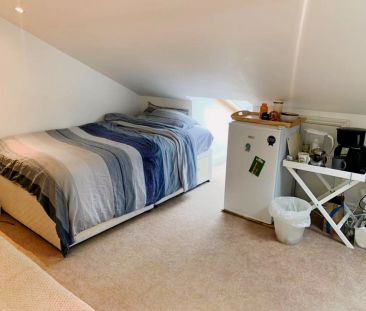 Double room in a shared house - Photo 1