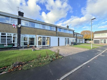 4 bedroom semi-detached house to rent - Photo 5