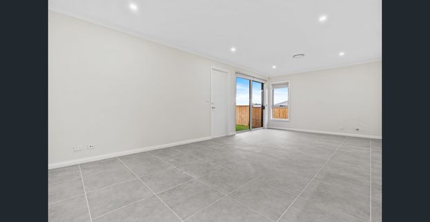 Brand new four-bedroom family home in sought-after Menangle Park - Photo 1