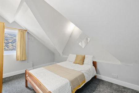 3 bedroom flat to rent - Photo 4