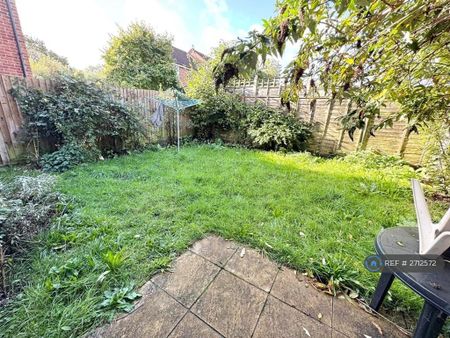 1 bedroom in a house share to rent - Photo 5