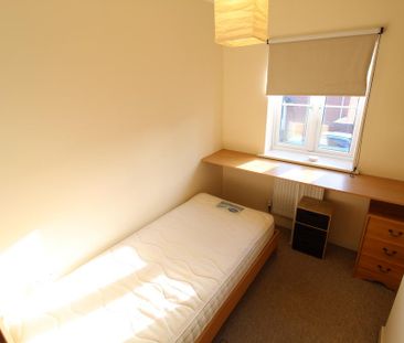 3 bedroom semi-detached house to rent - Photo 6