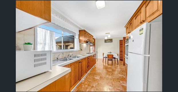 Family home in a sought-after location - Photo 1