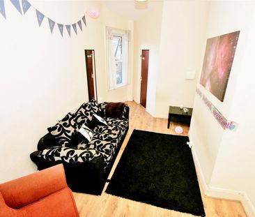3 Bed Flat, Hyde Park Road, LS6 - Photo 1