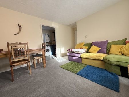 Lloyd Close, Cheltenham, GL51 - Photo 4
