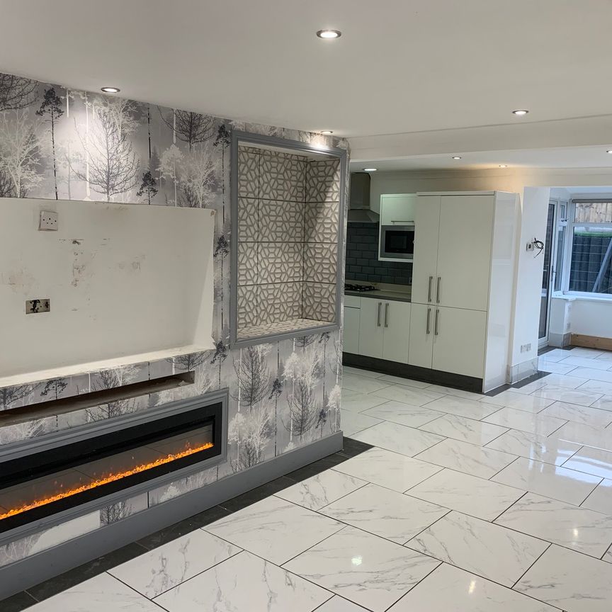 King Street, Radcliffe - Photo 1