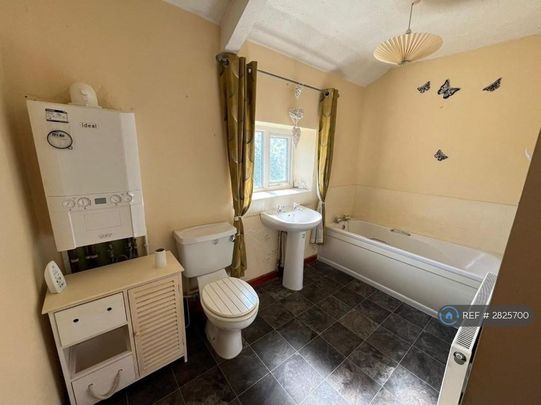 2 bedroom terraced house to rent - Photo 1