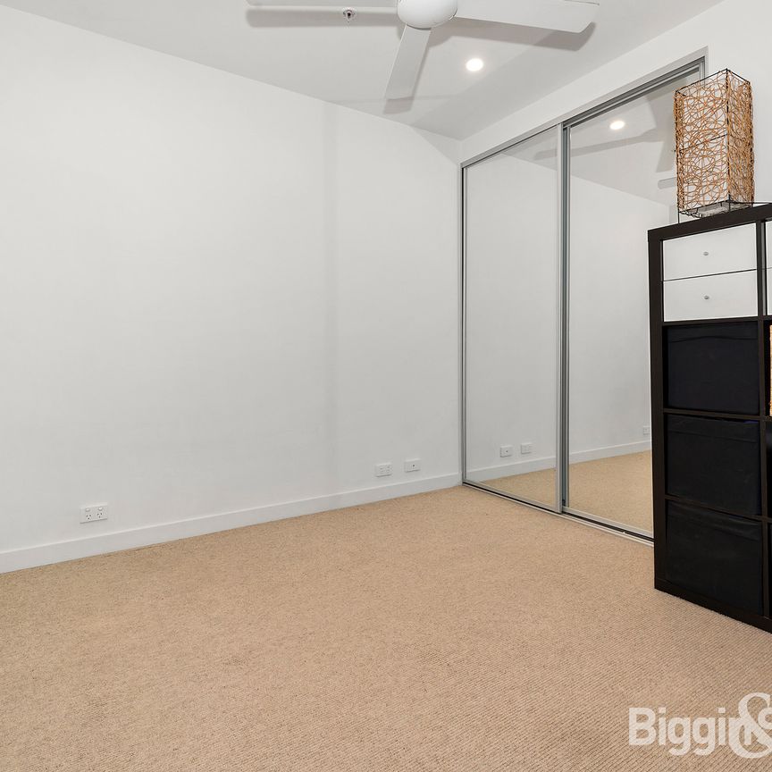 IMMACULATE 2 BEDROOM APARTMENT! - Photo 1