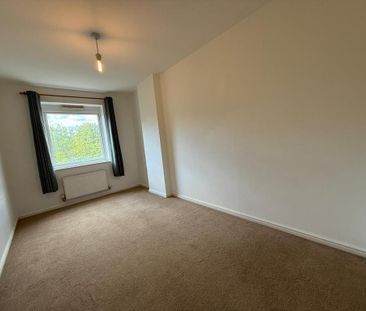 3 bedroom flat to rent - Photo 2