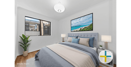 Renovated Corner Apartment with Bright and Leafy Aspect - Photo 3