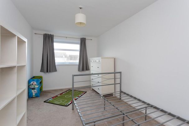 4 bedroom end of terrace house to rent - Photo 1