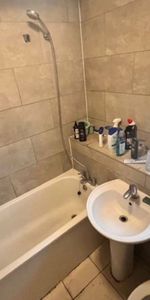Room in a Shared House, Gilbertson House, E14 - Photo 3