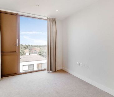 A fifth floor two bedroom modern apartment. - Photo 1