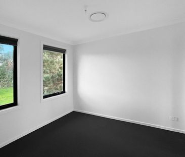 Modern 4 bedroom home - Photo 1